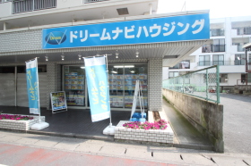 総武線「本八幡」駅より徒歩4分にあります。